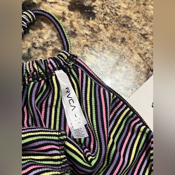 NWT RVCA Smitten Top - Picture 13 of 14